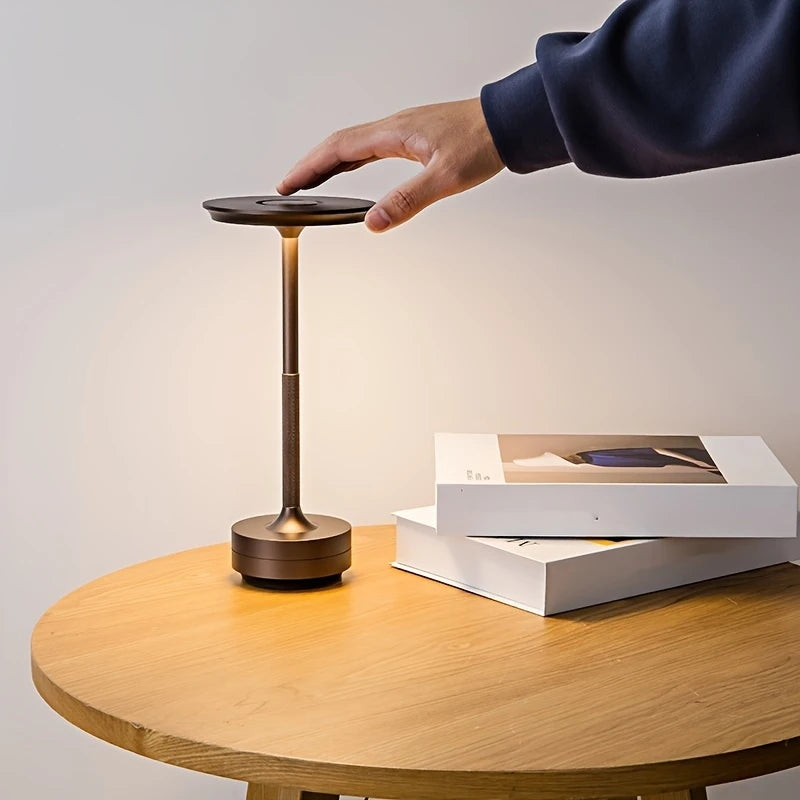Luminária de Mesa Moderna em Metal Geométrico - Home Cozy