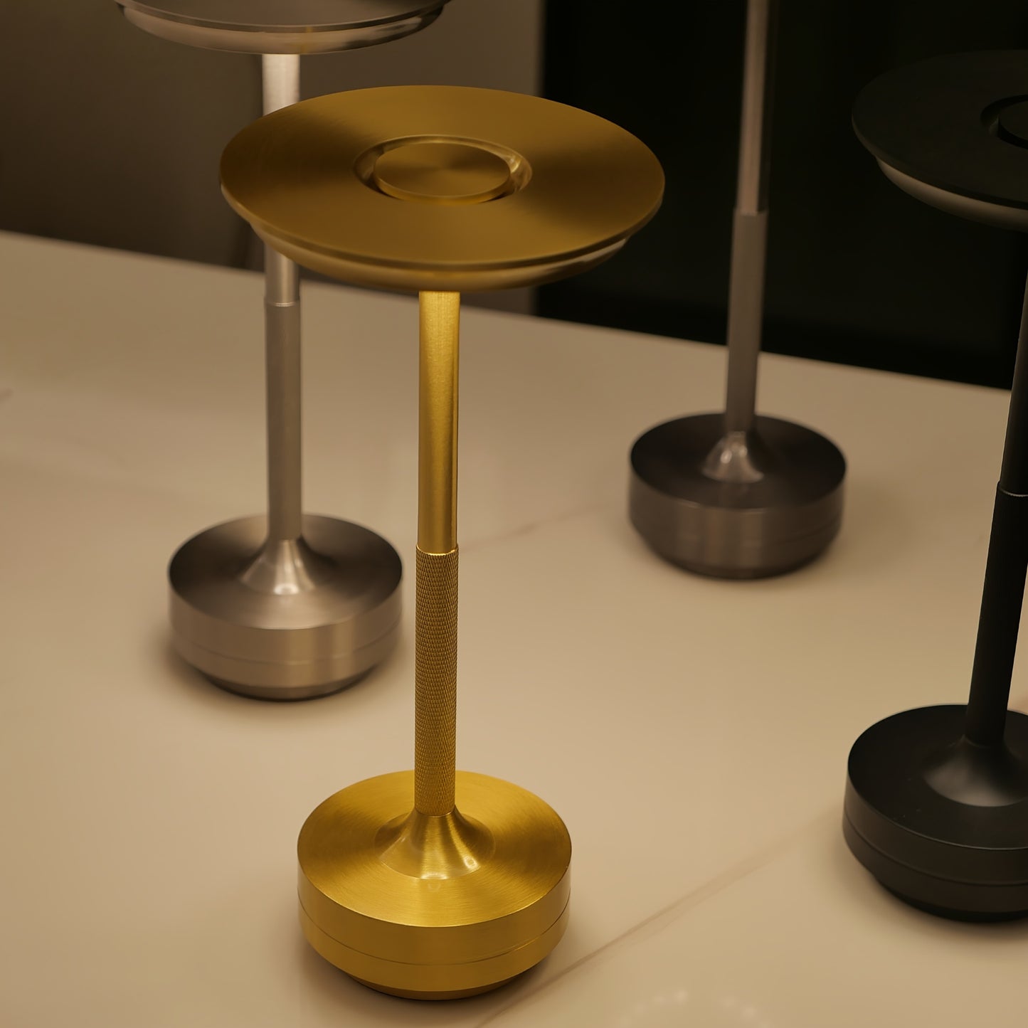 Luminária de Mesa Moderna em Metal Geométrico - Home Cozy