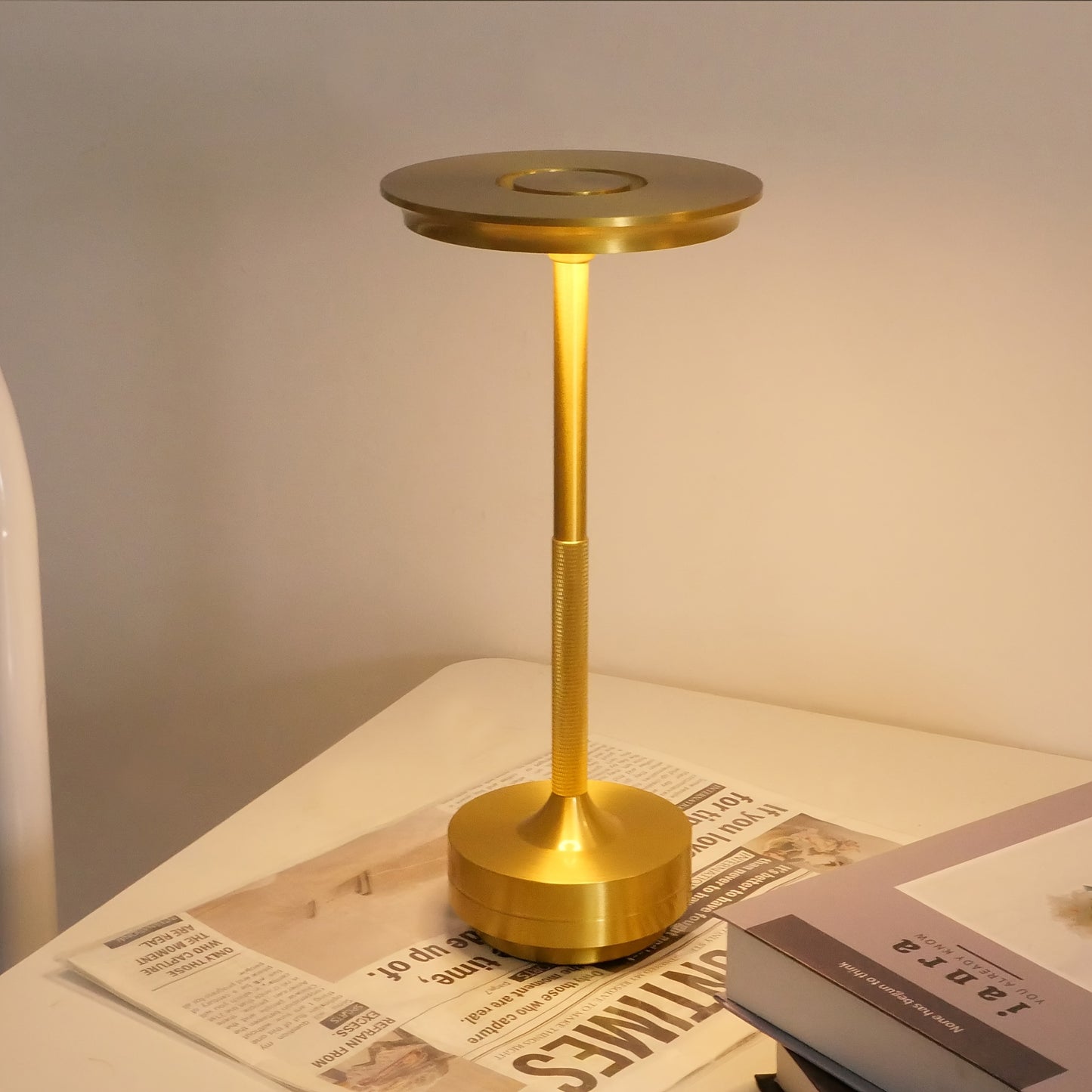 Luminária de Mesa Moderna em Metal Geométrico - Home Cozy